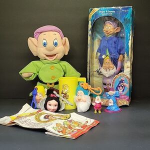 Disney Snow White and some of her Dwarfs collectible package